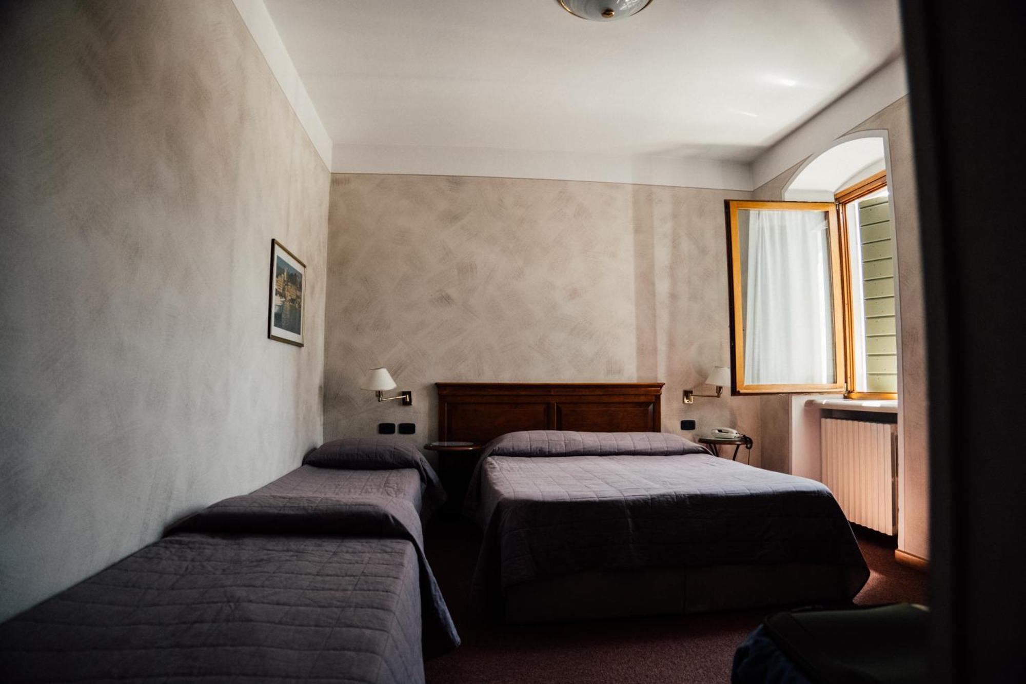 Albergo La Meridiana Castelnuovo del Garda Exterior foto