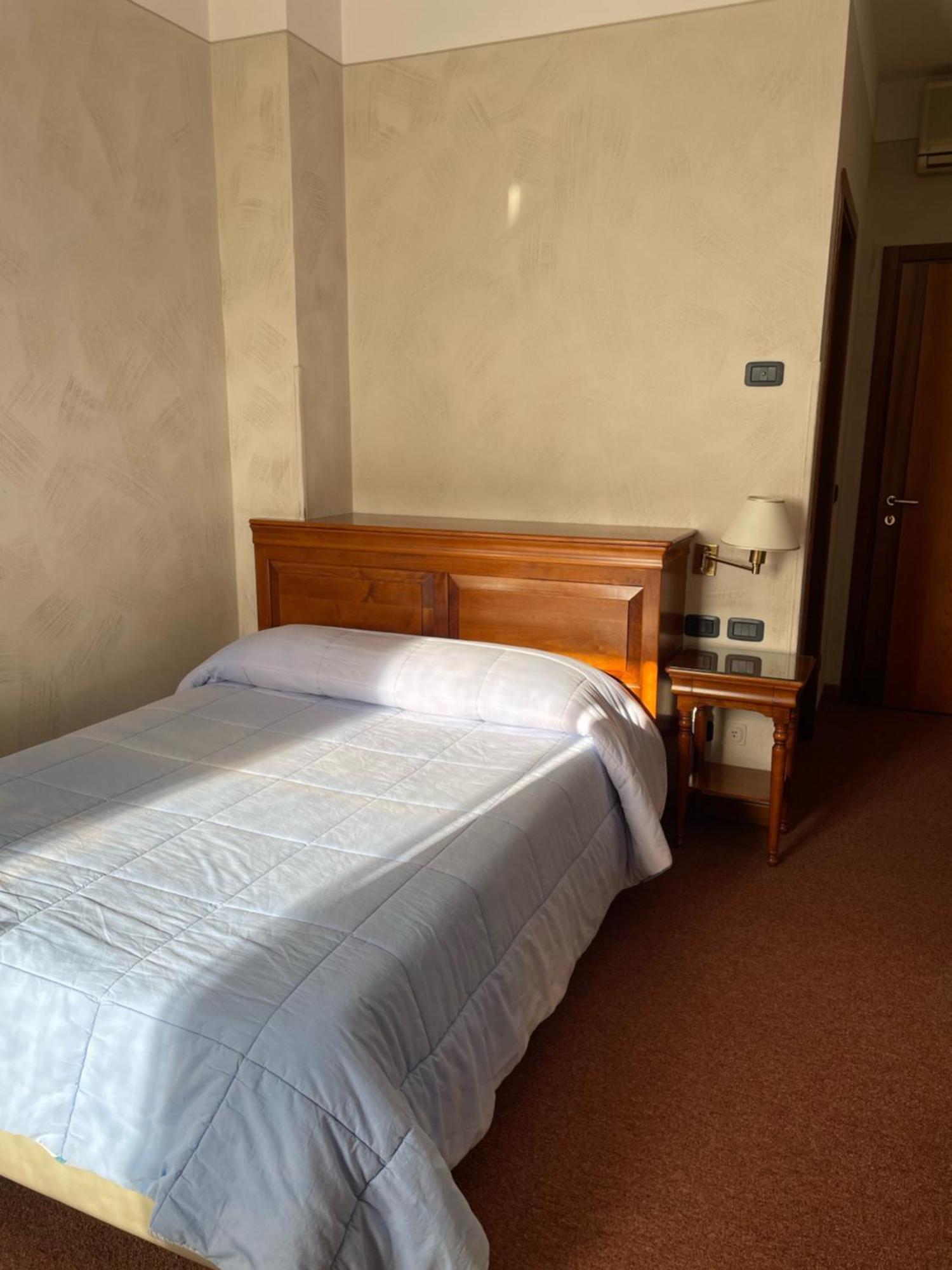 Albergo La Meridiana Castelnuovo del Garda Quarto foto
